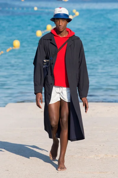 Look 30